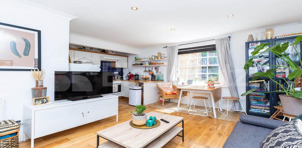 			VIRTUAL TOUR AVAILABLE!, 1 Bedroom, 1 bath, 1 reception Apartment			 Christchurch Road, CROUCH END